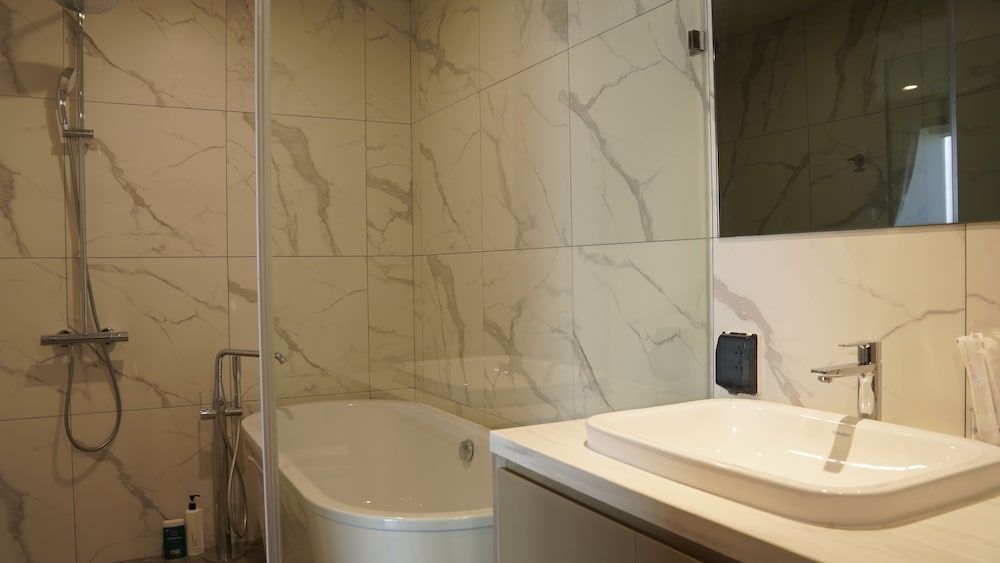 The Matrix One Residence Apartment, 3 Bedrooms, City View 10