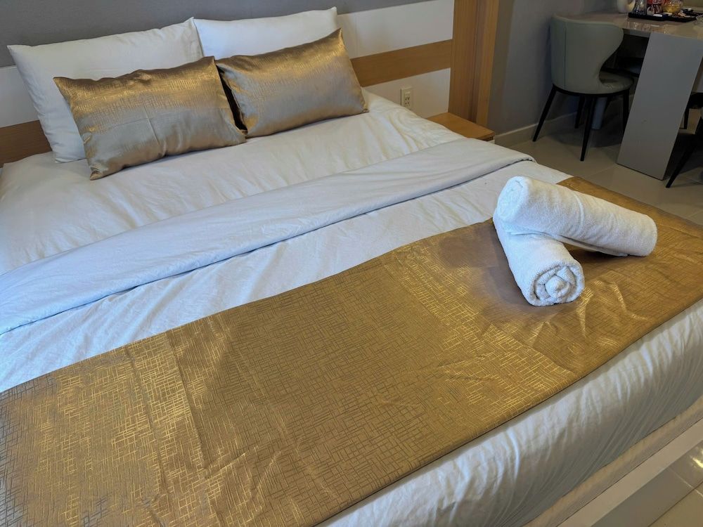 KVG Luxstay TanSonNhat Airport Skycenter Executive Suite, Multiple Beds, Club Lounge Access, City View