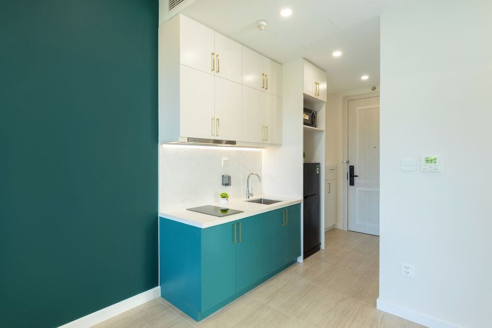 Sunset Hillside Condotel Luxury Condo, Beach View 3