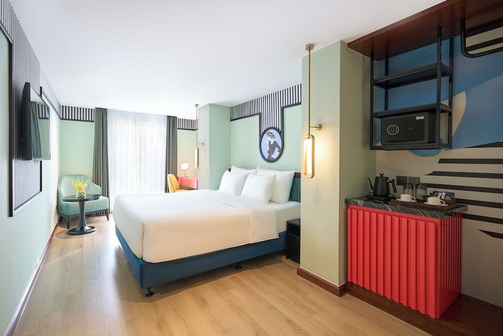 Solarium Balcony King room Street view
