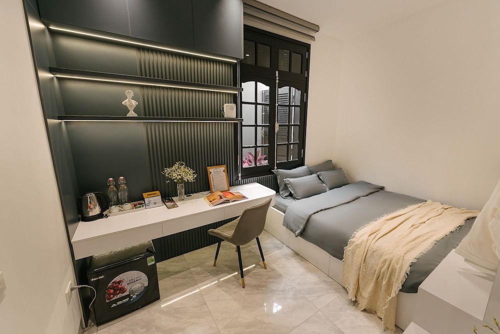 Deluxe Queen Room