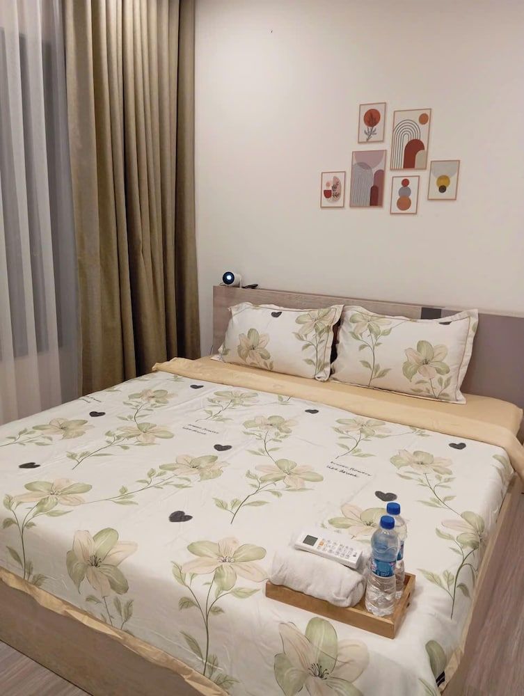 Rose Vinhomes Classic Room, Private Bathroom, Shared Kitchen