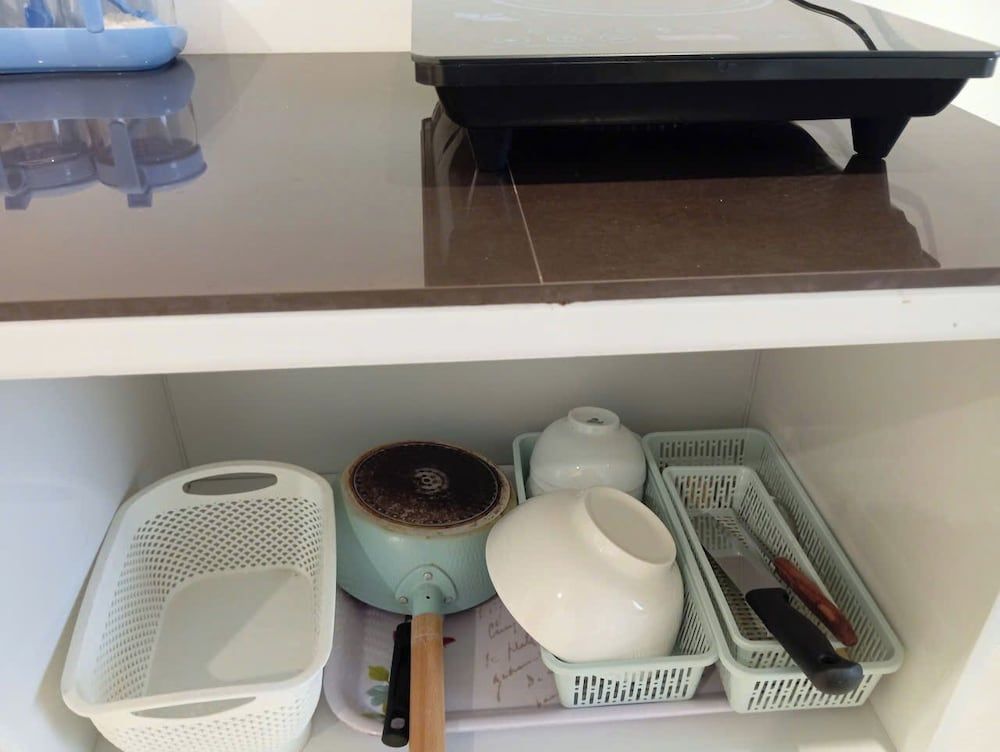 Rose Vinhomes Deluxe Room, Private Bathroom, Pool View, Shared Kitchen 2