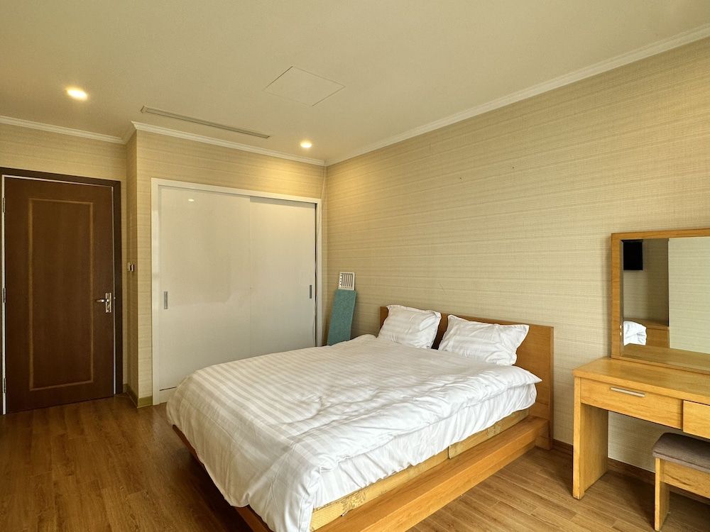 Deluxe Apartment, 3 Bedrooms, Balcony, City View