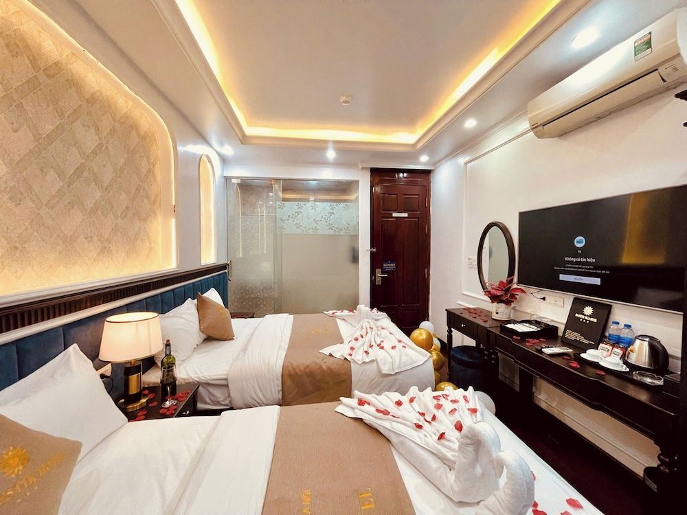 Superior Quadruple Room, 2 Queen Beds, Courtyard View