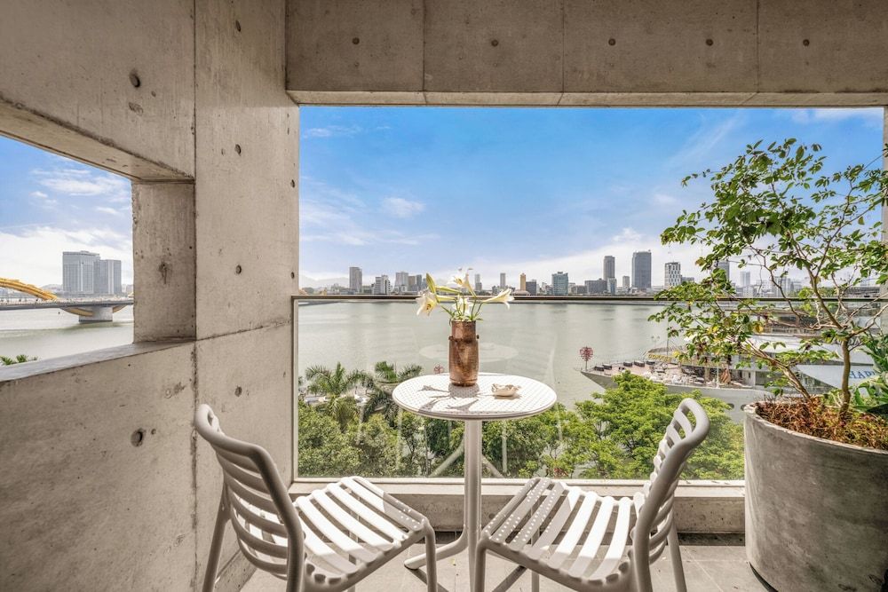 Luxury Suite, Balcony, River View