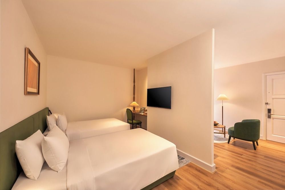 Junior Suite, 1 King Bed, City View