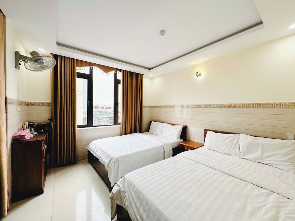 BEAR HOTEL & HOMESTAY