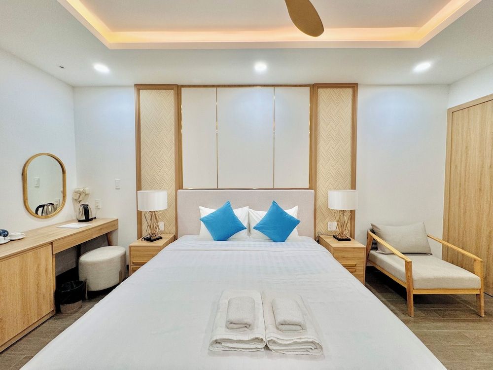 Haus Stay Sunset Town Phu Quoc Double Room, 1 King Bed, No Windows 3