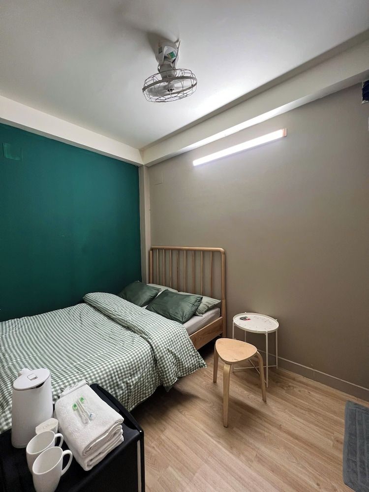 Economy Room