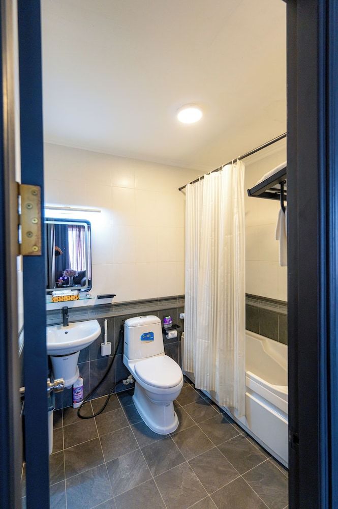 The Star Hotel Deluxe Double Room, City View 12