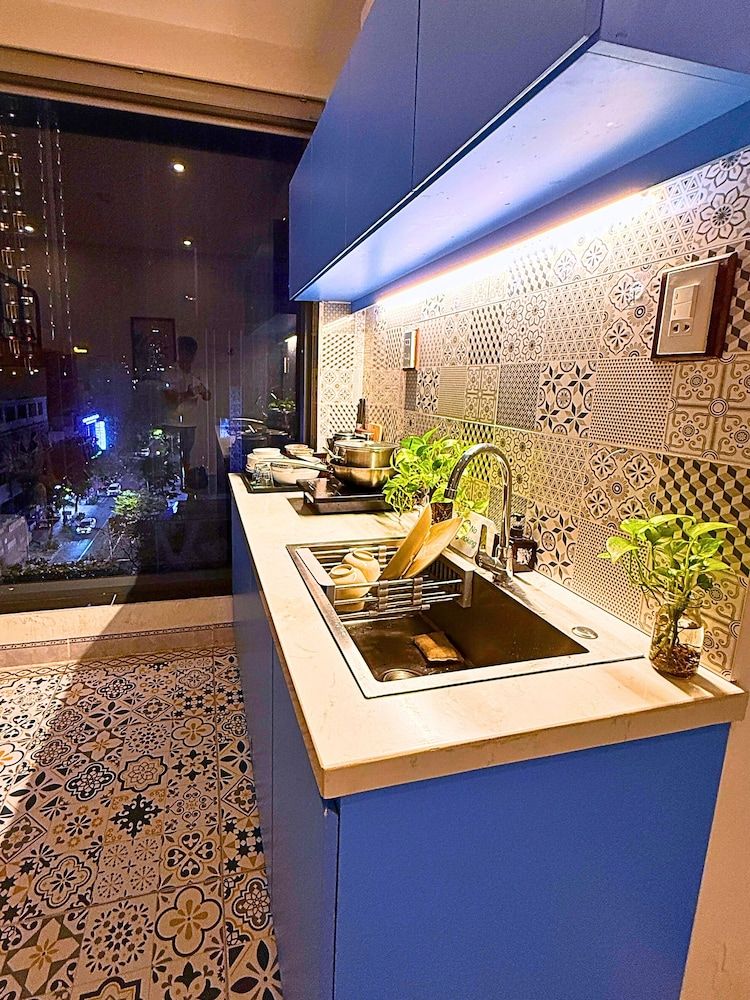 SNite Hotel & Dorm-Danang Dragon Bridge Family Quadruple Room, Kitchen 5