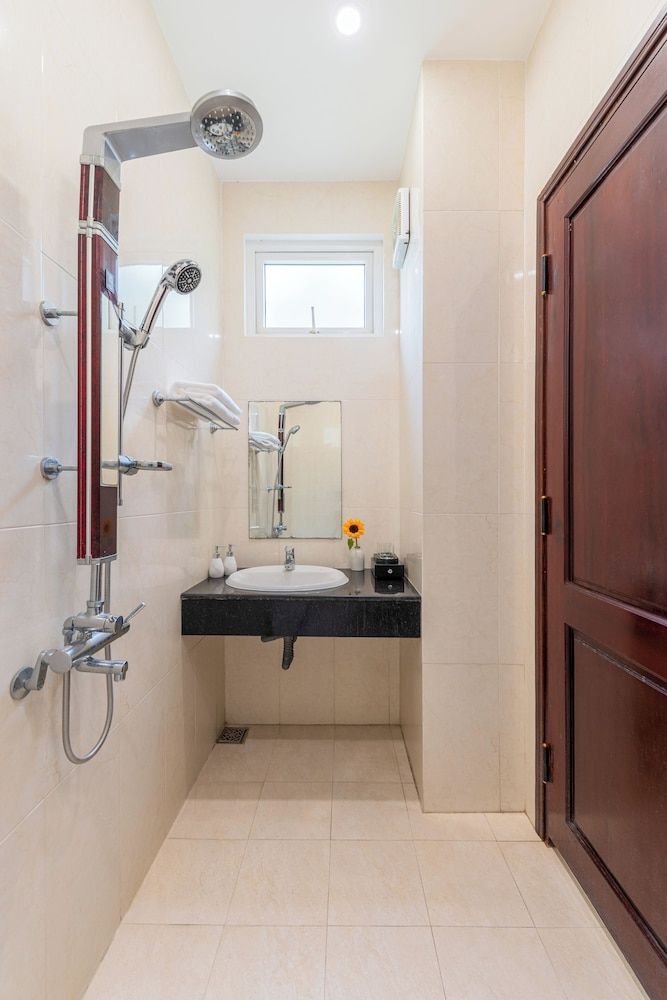 Villas De Mykhe Deluxe Double Room, 1 King Bed, Non Smoking 5