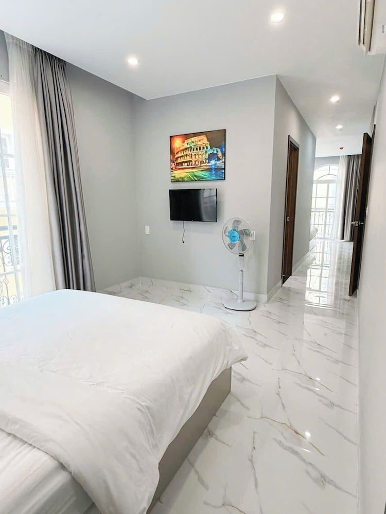 Family Room, City View