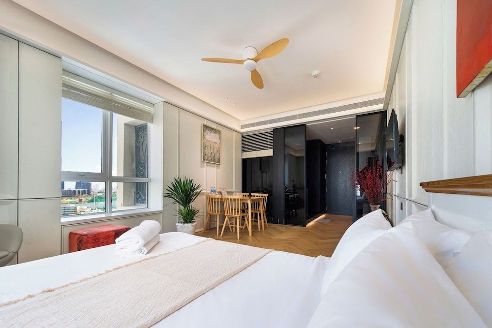 Family Apartment, 1 Bedroom, City View, Corner