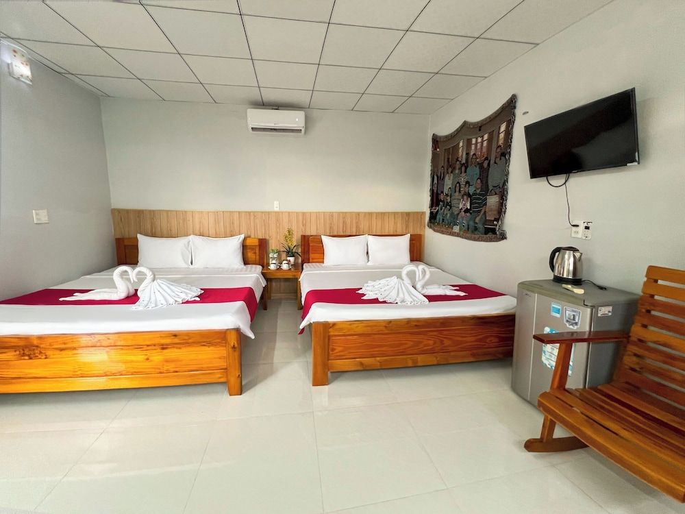 Sea Breeze Resort & Spa Executive Quadruple Room, Garden View 7