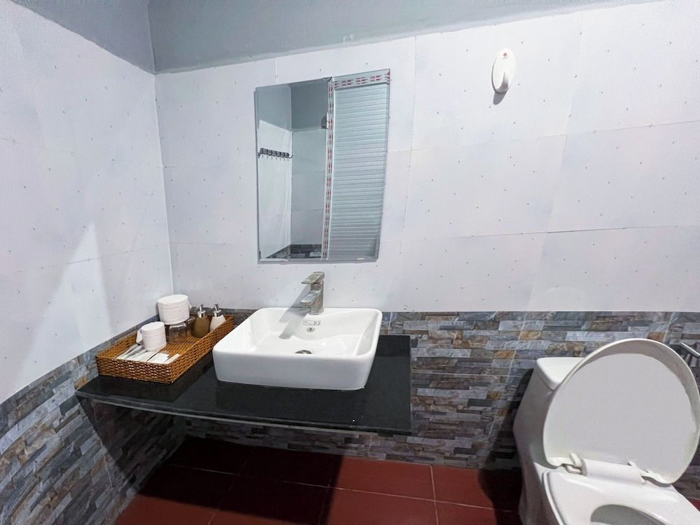 Sea Breeze Resort & Spa Executive Quadruple Room, Garden View 17