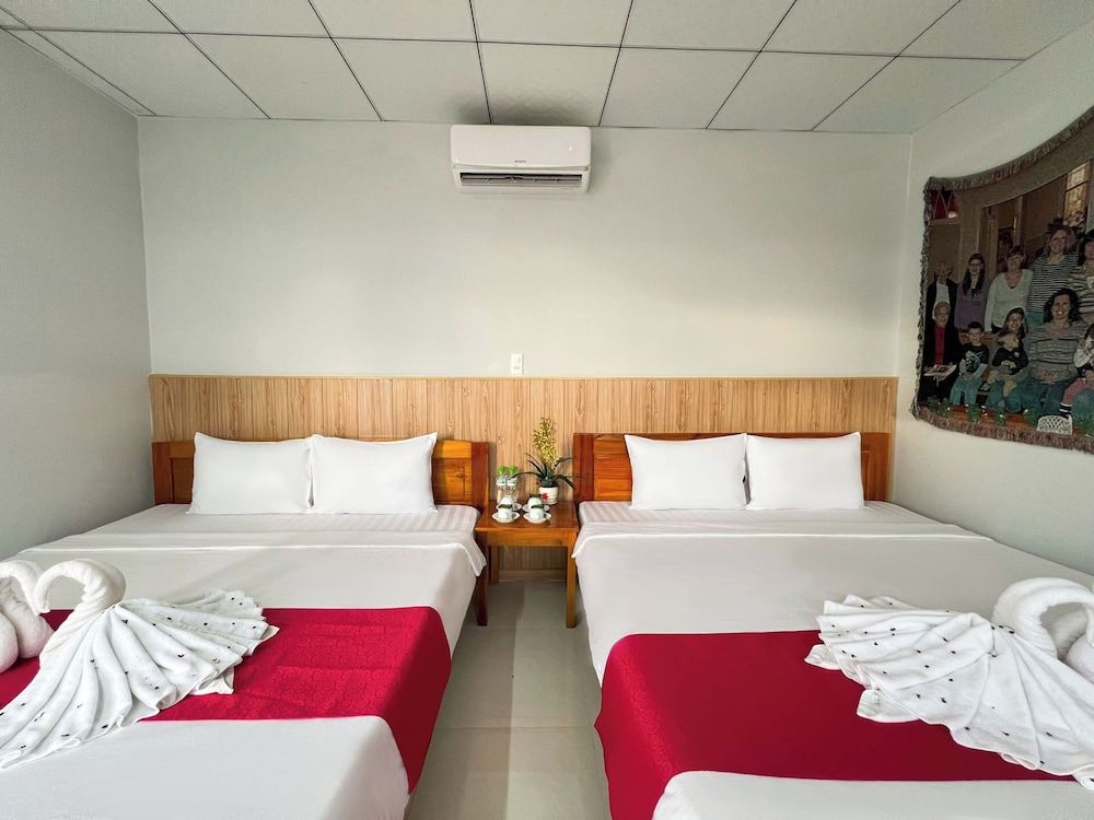 Sea Breeze Resort & Spa Executive Quadruple Room, Garden View