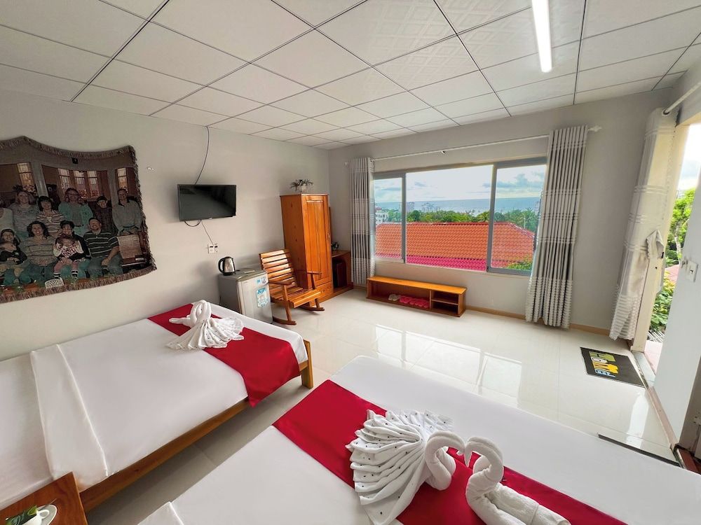 Sea Breeze Resort & Spa Executive Quadruple Room, Garden View 6