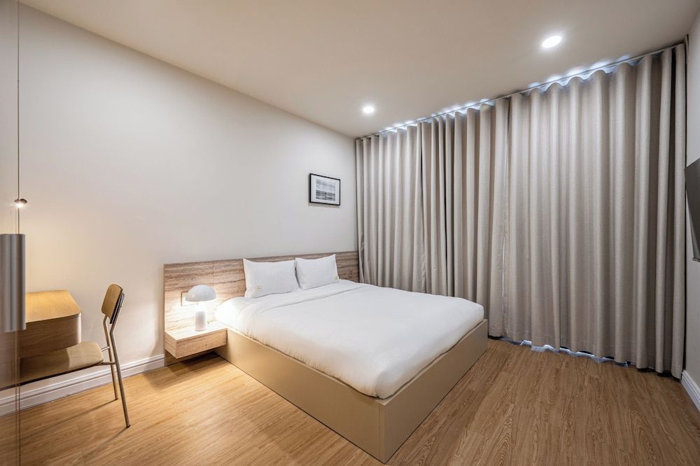 Home by CR Concept in The Center Deluxe Studio, 1 King Bed, Balcony 4