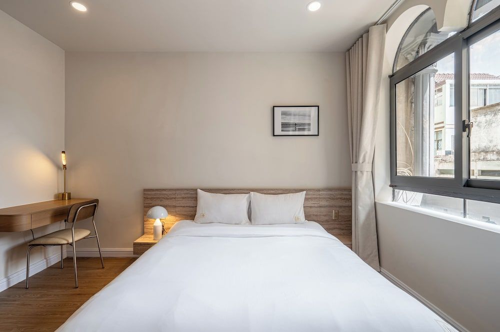 Home by CR Concept in The Center Deluxe Studio, 1 King Bed, Balcony 5