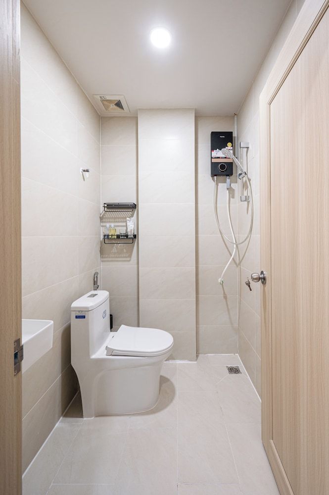 Home by CR Concept in The Center Standard Room, 1 King Bed 10