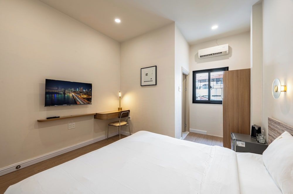 Home by CR Concept in The Center Standard Room, 1 King Bed 7