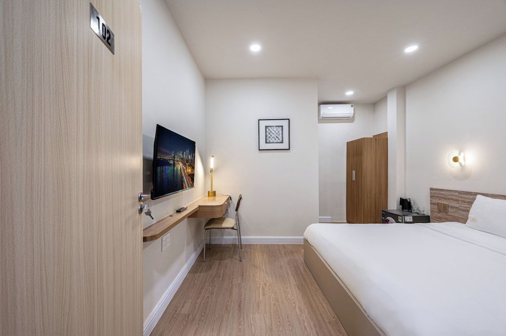 Home by CR Concept in The Center Standard Room, 1 King Bed 4