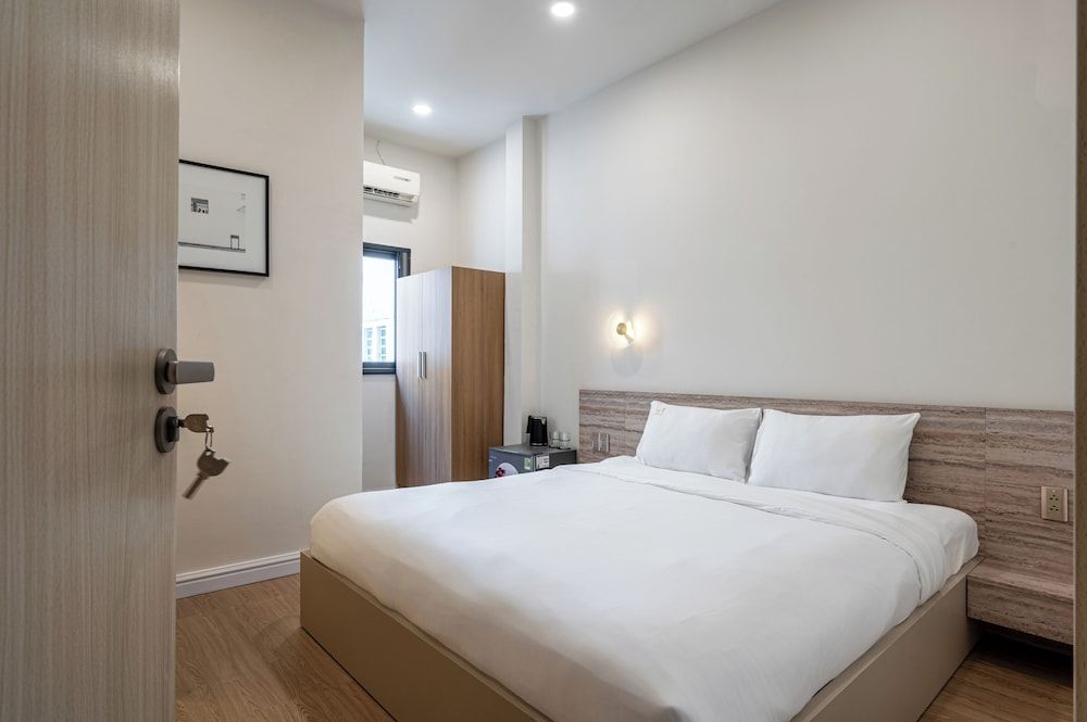 Home by CR Concept in The Center Standard Room, 1 King Bed 5