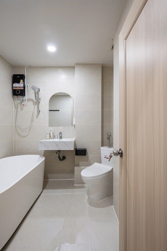 Home by CR Concept in The Center Deluxe Studio, 1 King Bed, Balcony 8