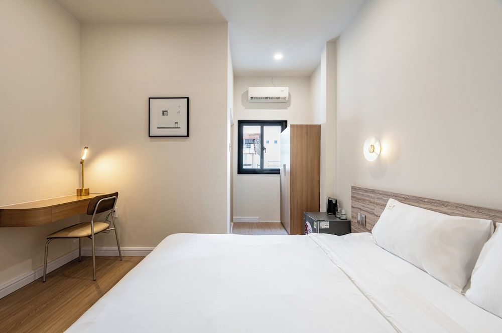 Home by CR Concept in The Center Standard Room, 1 King Bed 9