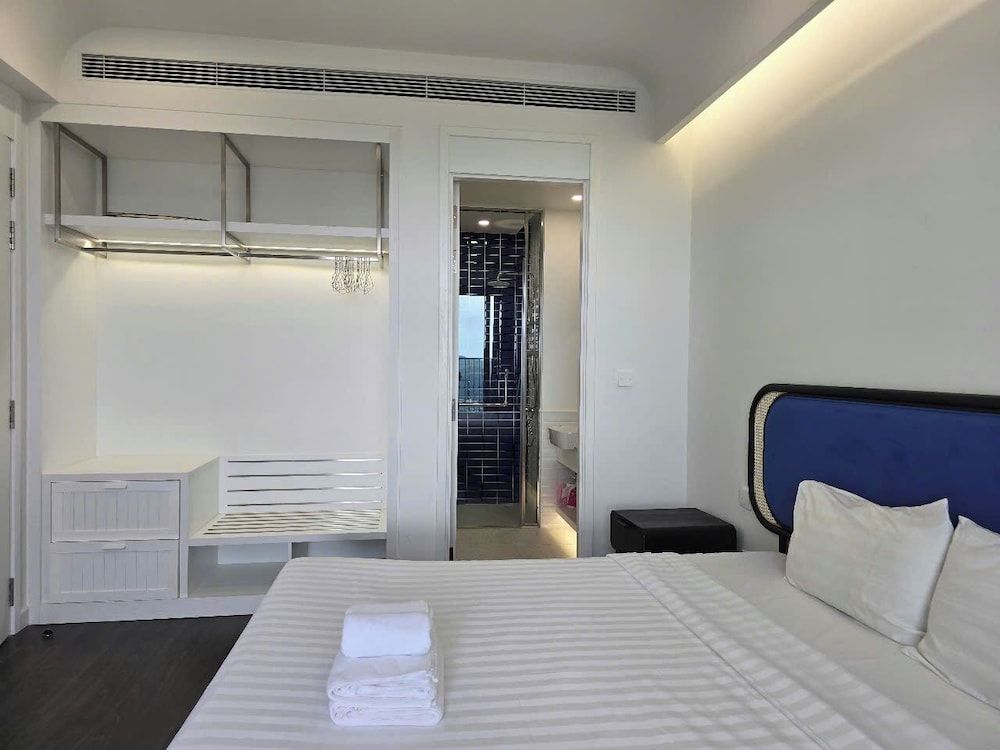 SenSea Hillside APT - Sunset Town PQ Comfort Apartment, Balcony, Mountain View 4