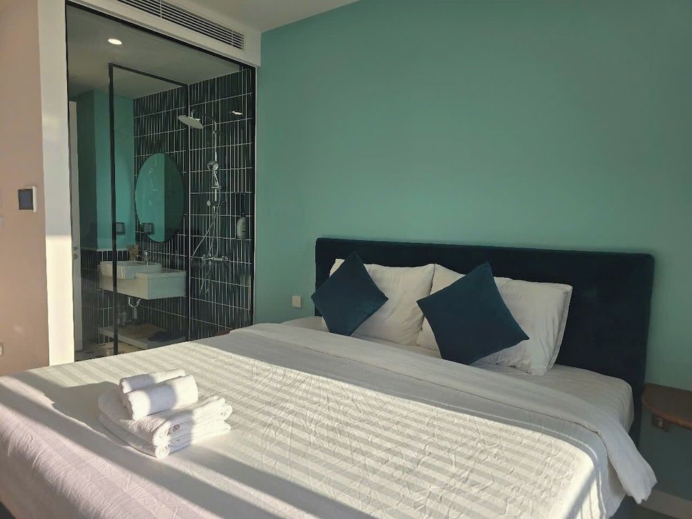 SenSea Hillside APT - Sunset Town PQ Deluxe Apartment, Balcony, Beach View 5