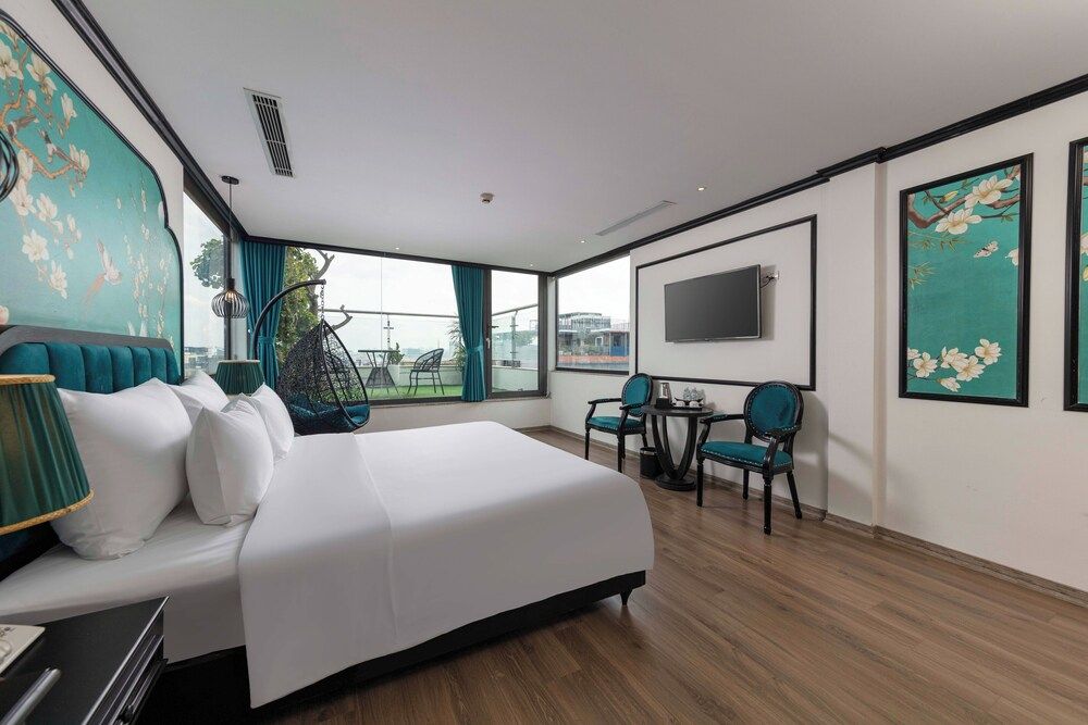 Junior Double Room, 1 King Bed, Balcony, Lake View