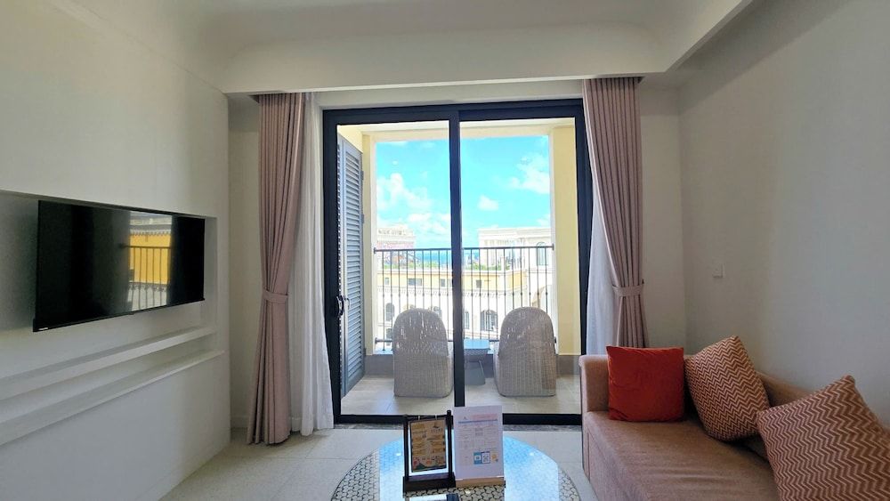 Luxury Apartment, 2 Bedrooms, Balcony, Partial Sea View