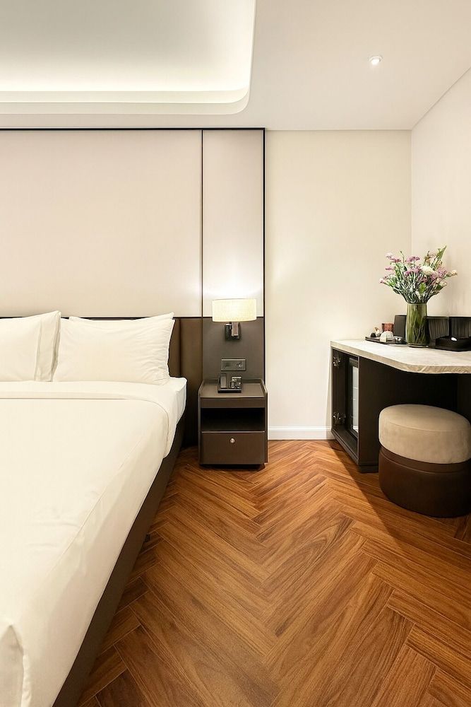 La Passion Sai Gon Hotel Deluxe Double Room - Afternoon Tea on Sky Beach 8