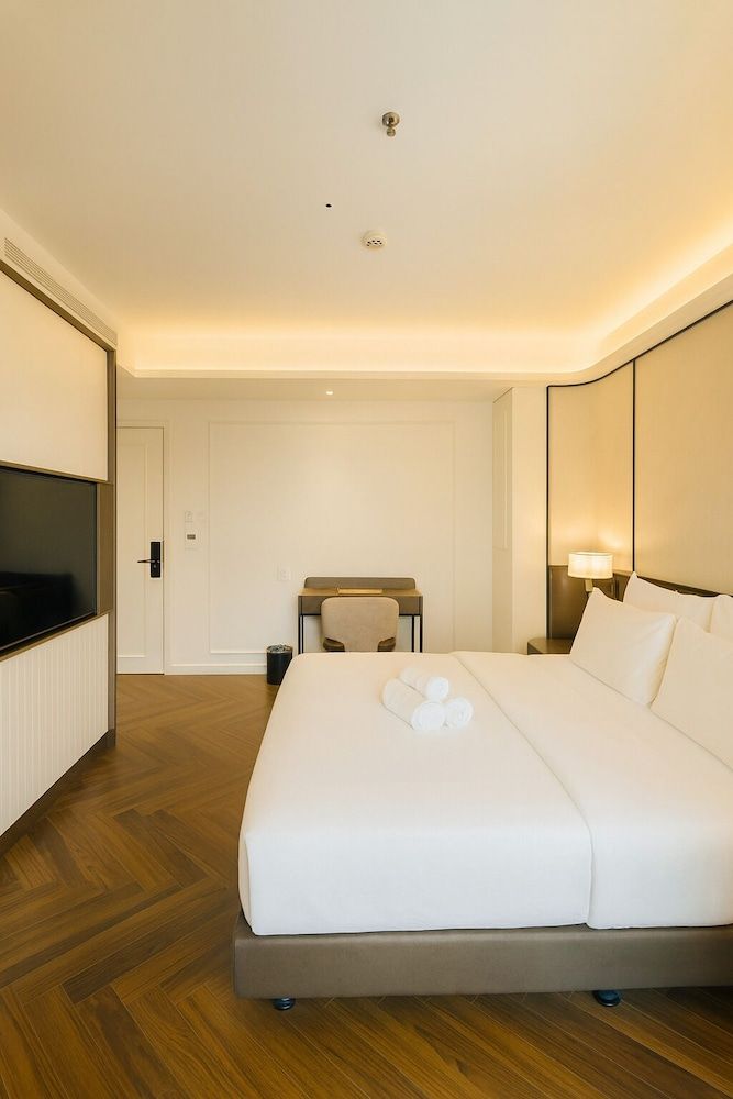 La Passion Sai Gon Hotel Premier Suite, Balcony, City View - Afternoon Tea on Sky Beach 7