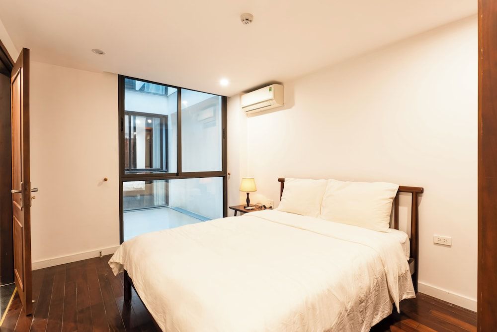 Luxury Apartment, 3 Bedrooms, Balcony, Lake View