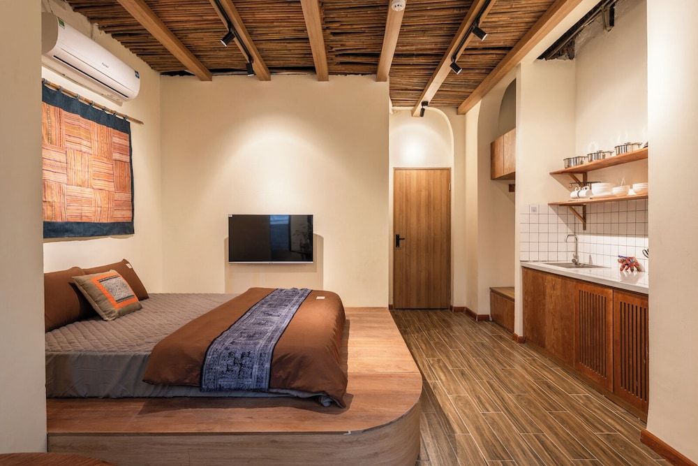Deluxe Suite, City View