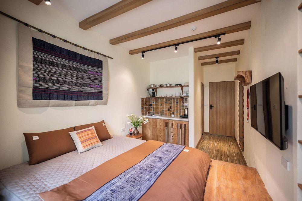 Elite Studio, City View