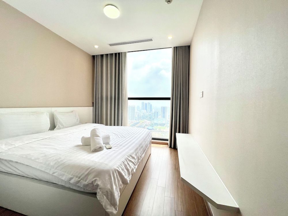 City Apartment, 3 Bedrooms, Lake View