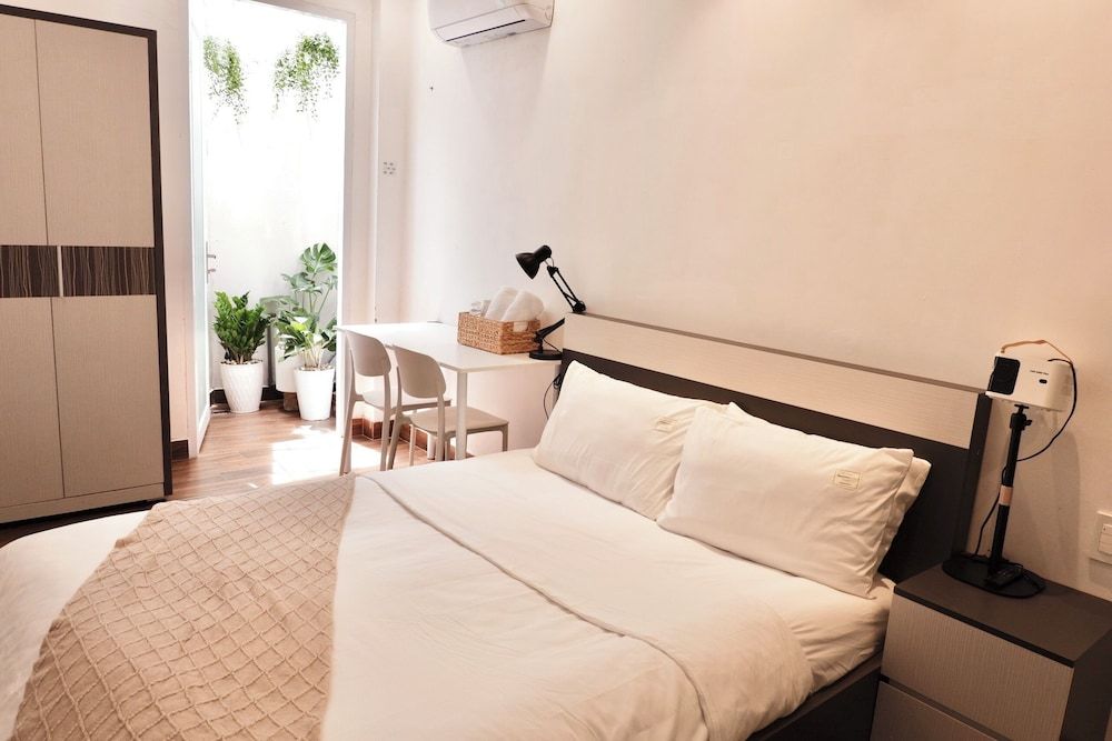 Classic Studio, 1 Queen Bed, Private Bathroom