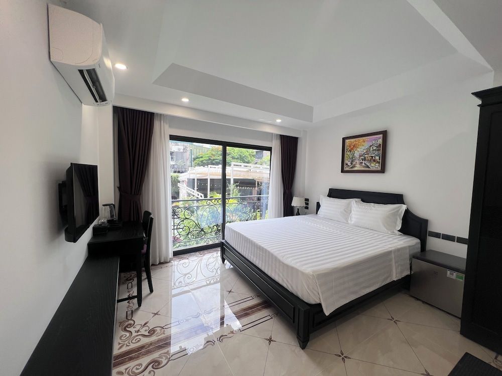 Deluxe Room, City View