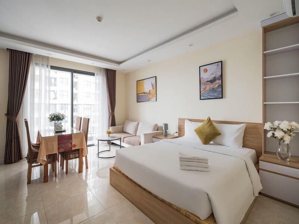 Studio, 1 Queen Bed, Balcony, City View