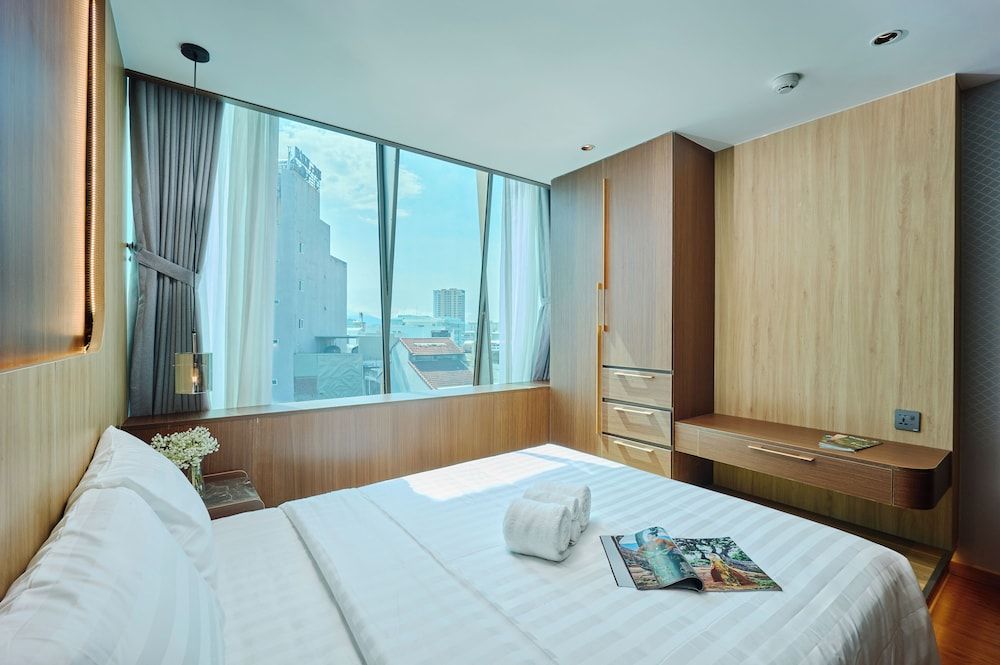 Elite Luxury Hotel Deluxe Double Room, City View 2
