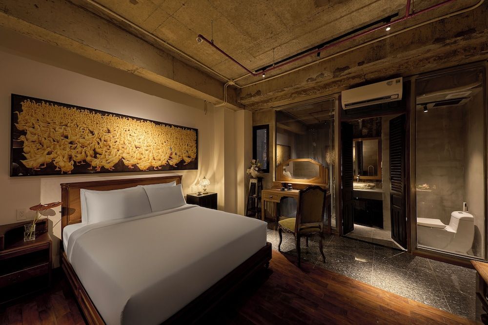 Artist Signature Room ( Internal window )