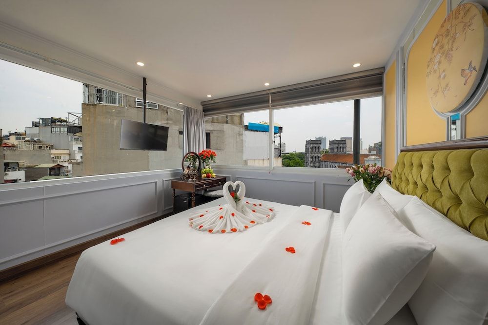 Royal Panorama Suite Room With Church View