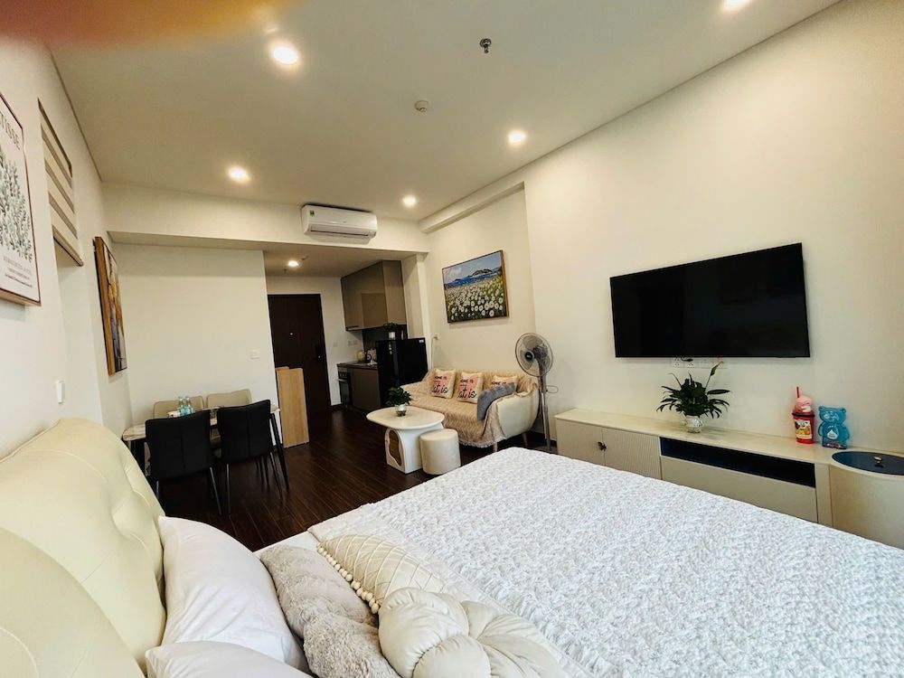 Lake View Homestay Masteri Oceanpark Deluxe Apartment, Lake View 7