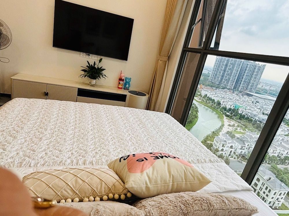 Lake View Homestay Masteri Oceanpark Deluxe Apartment, Lake View 2