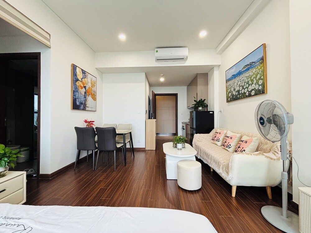 Lake View Homestay Masteri Oceanpark Deluxe Apartment, Lake View 6